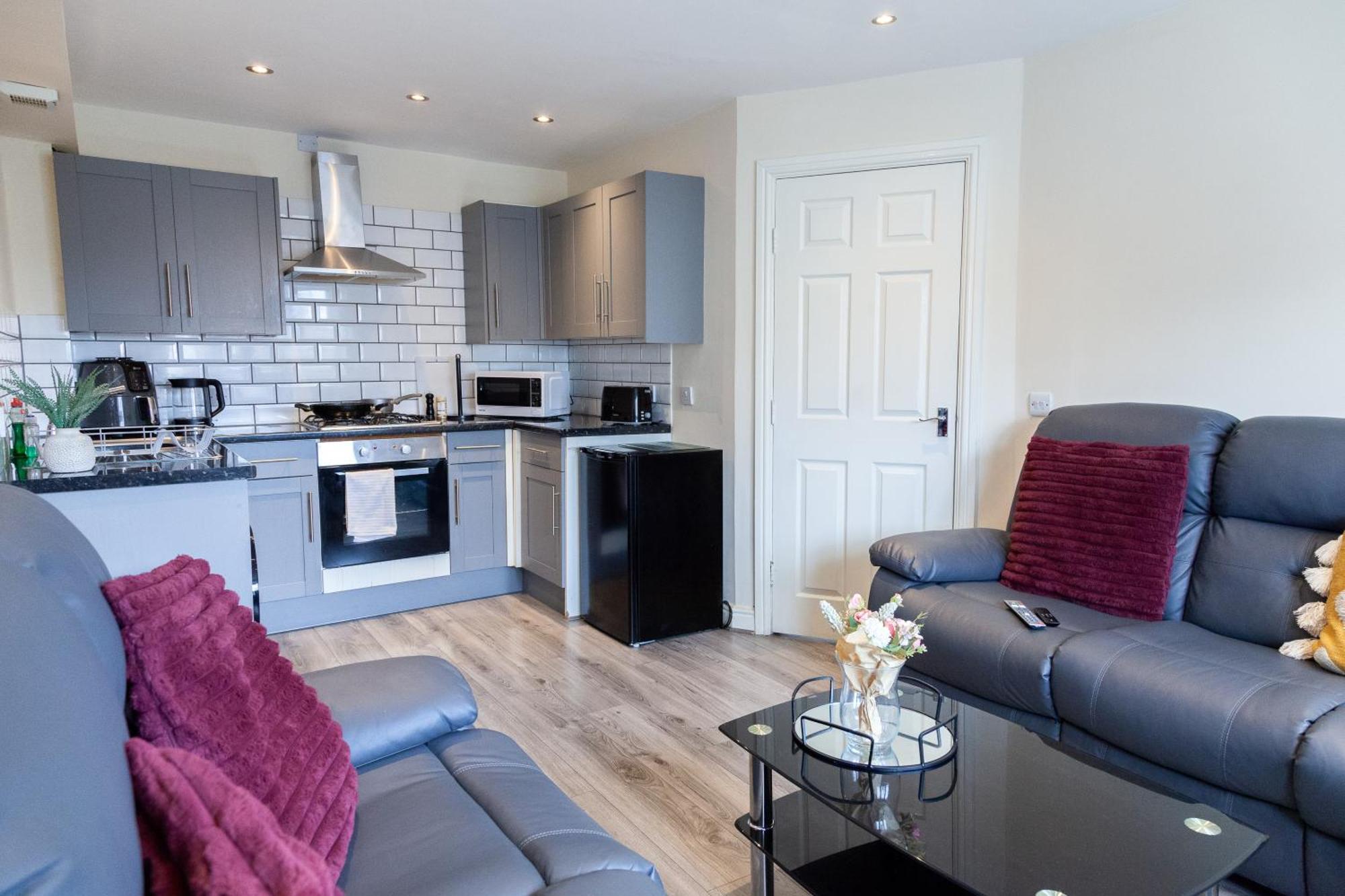 Pinfold Court Apartments Knowsley Exteriör bild