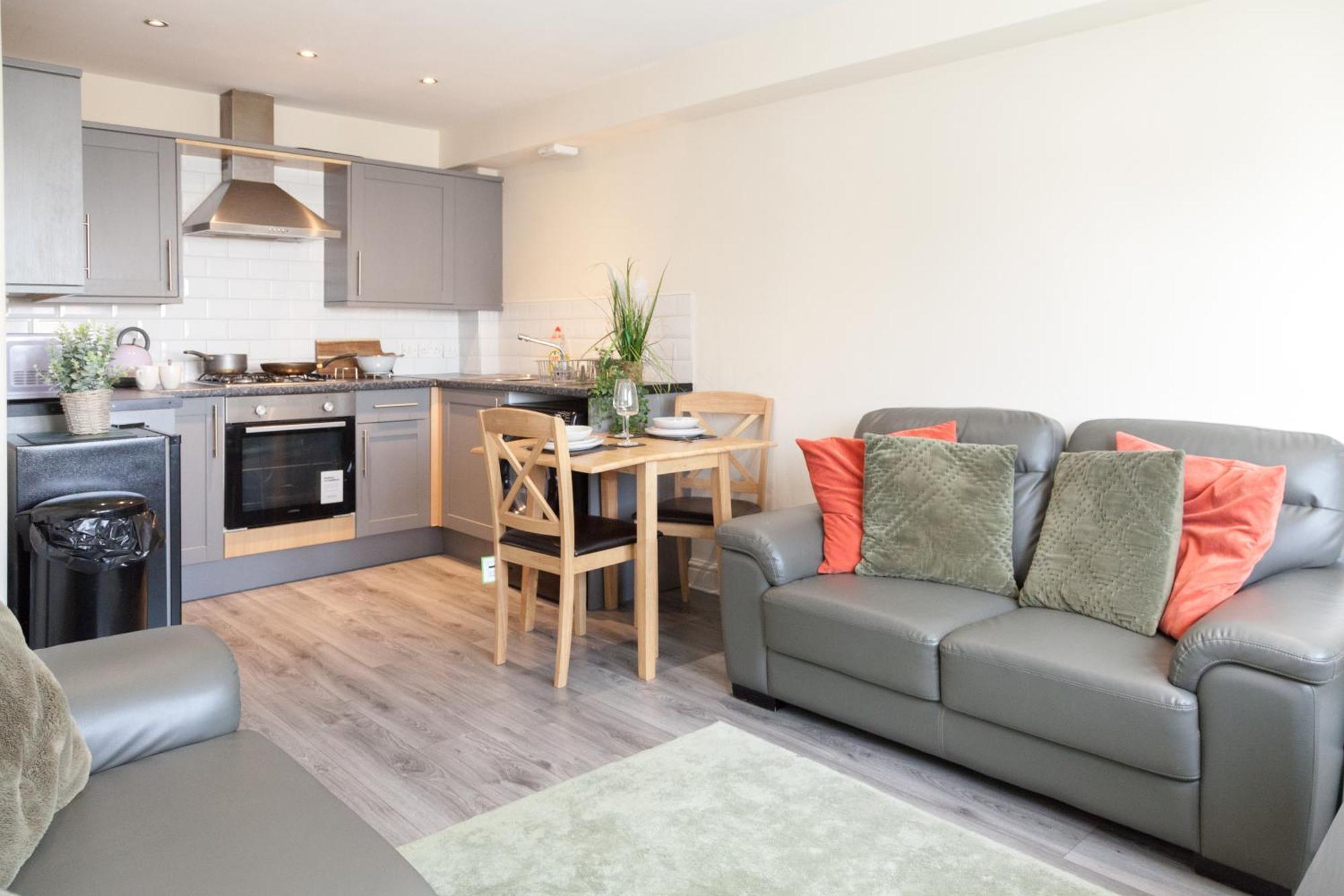 Pinfold Court Apartments Knowsley Exteriör bild