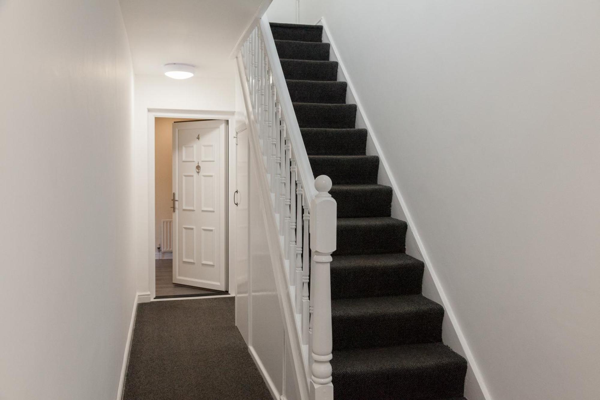 Pinfold Court Apartments Knowsley Exteriör bild